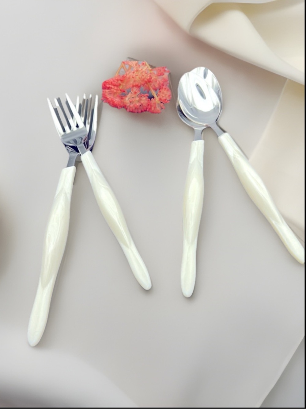 🆕 CUTCO 4 PIECES PEARL WHITE HANDLE STAINLESS STEEL FLATWARE SET 1545W